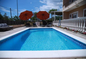 Apartment Dava - with pool